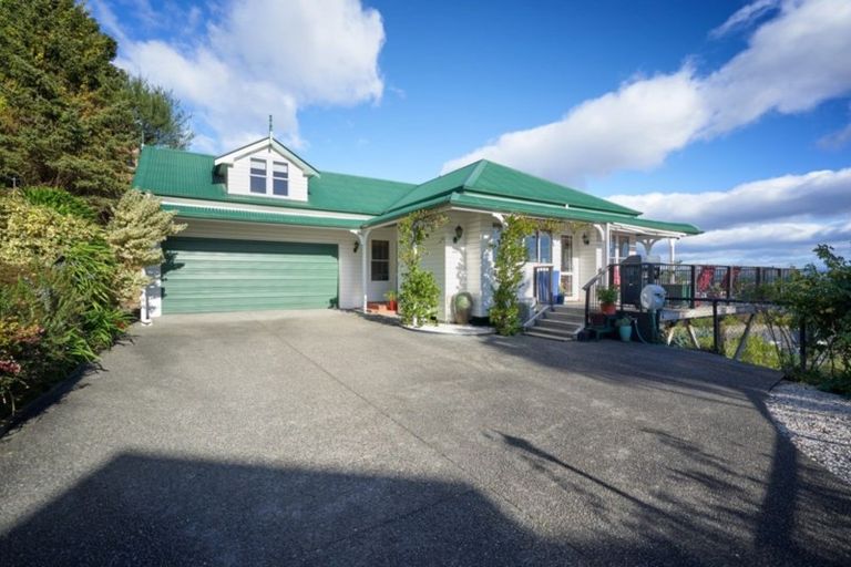 Photo of property in 23 Denholm Road, Hospital Hill, Napier, 4110