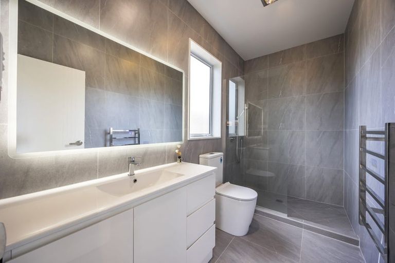 Photo of property in 12 Moemoea Avenue, Kumeu, 0810