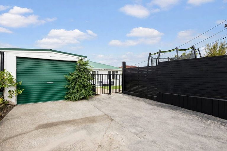 Photo of property in 98 Ironside Road, Johnsonville, Wellington, 6037