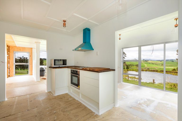 Photo of property in 84 Ocean View Road, Northcote, Auckland, 0627