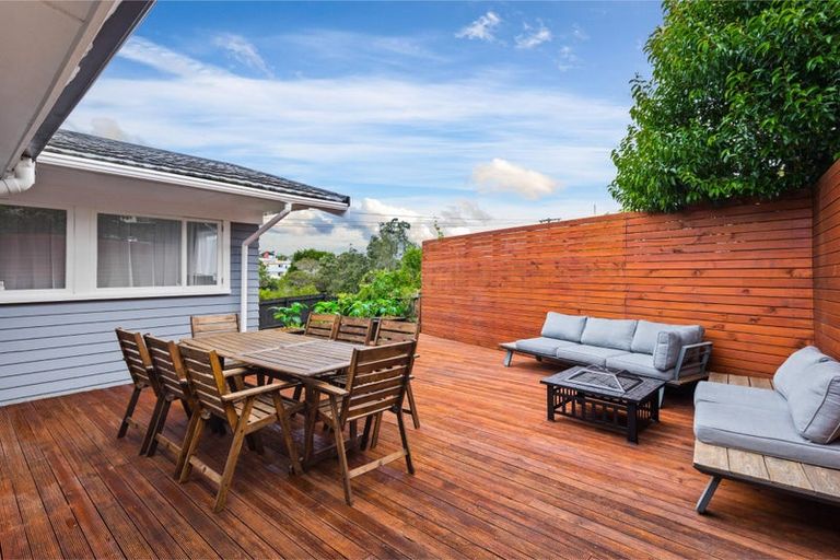 Photo of property in 15 Matipo Road, Te Atatu Peninsula, Auckland, 0610