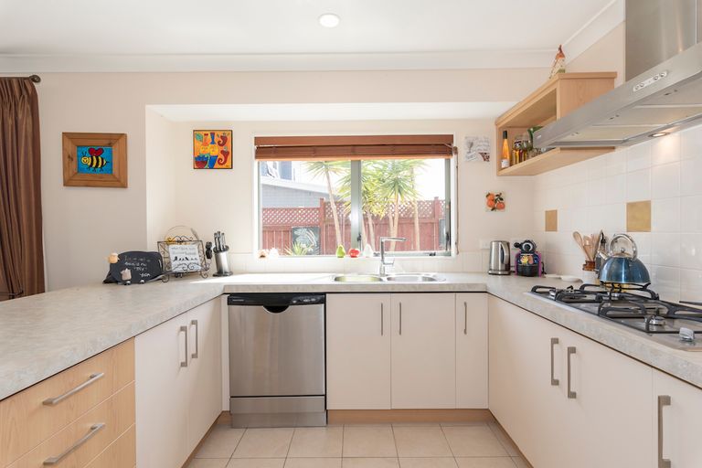 Photo of property in 27 Fergy Crescent, Wattle Downs, Auckland, 2103