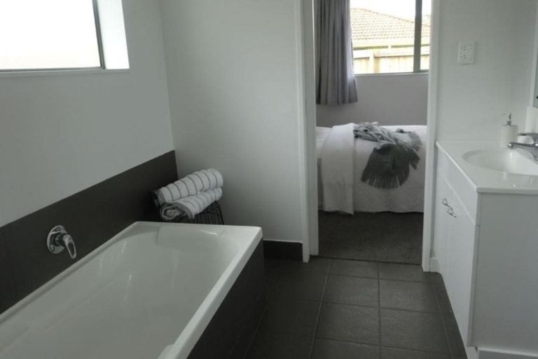 Photo of property in 44 Kayes Road, Pukekohe, 2120