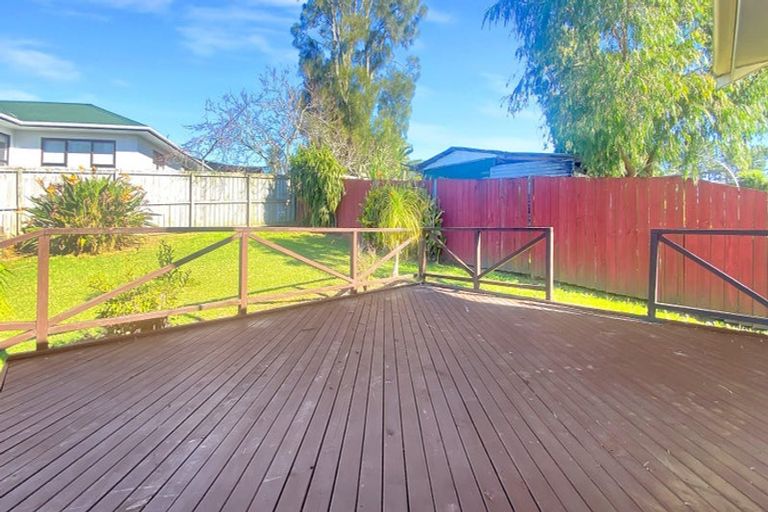 Photo of property in 12 Claverdon Drive, Massey, Auckland, 0614