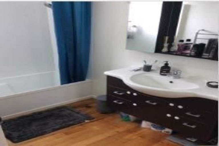 Photo of property in 11 Knox Road, Swanson, Auckland, 0612