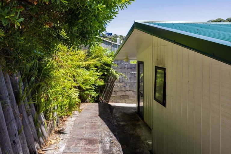 Photo of property in 15 Awanui Street, Merrilands, New Plymouth, 4312