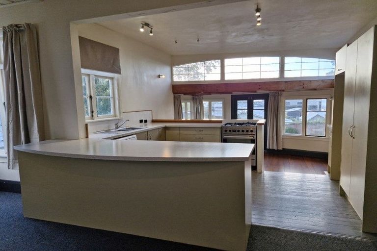 Photo of property in 24 Fulford Street, New Plymouth, 4310