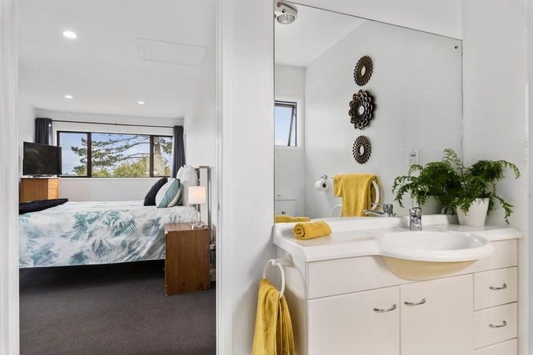 Photo of property in 42 Weza Lane, Kumeu, 0810