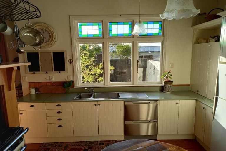 Photo of property in 10 Rawhiti Street, Vogeltown, New Plymouth, 4310