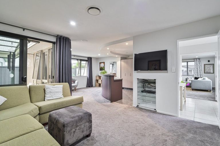 Photo of property in 95 Ferry Road, Clive, 4102