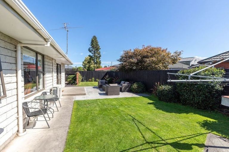 Photo of property in 2/5 Gibbs Place, Halswell, Christchurch, 8025