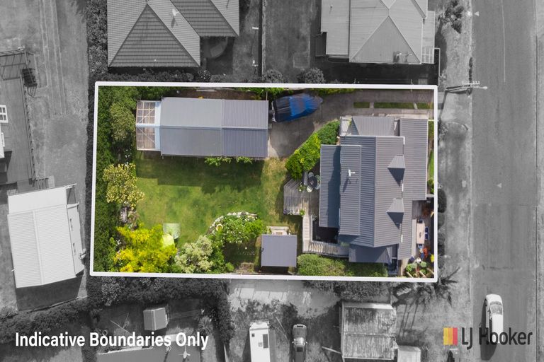 Photo of property in 1 Queen Street, Waihi Beach, 3611