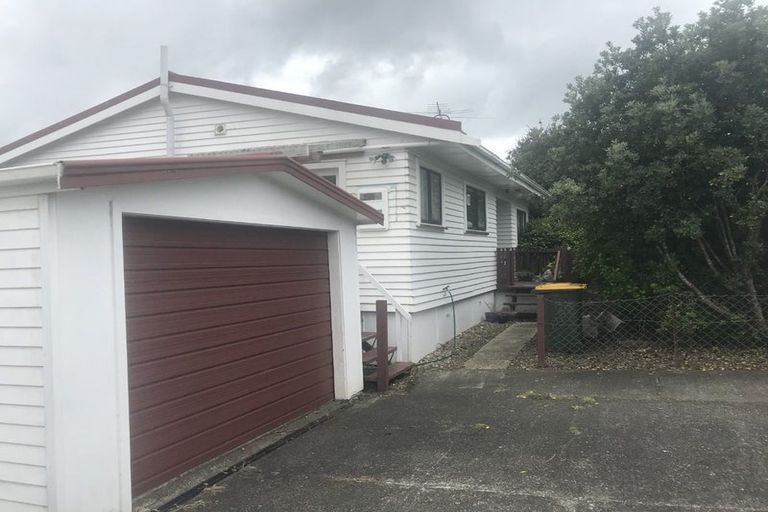 Photo of property in 936 East Coast Road, Northcross, Auckland, 0630