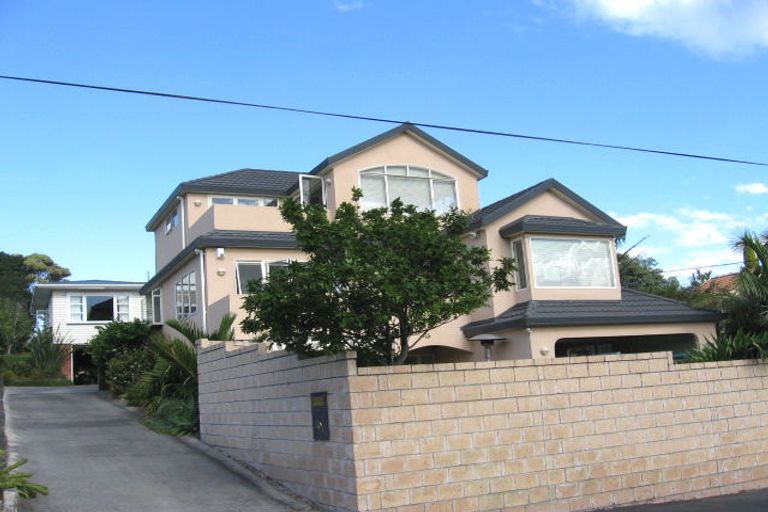 Photo of property in 2/50 Howard Road, Northcote, Auckland, 0627
