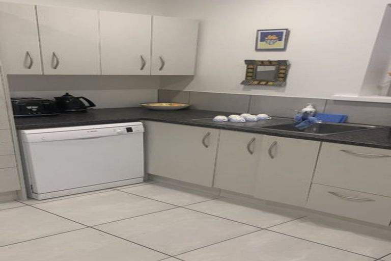 Photo of property in 1/28 Clifton Terrace, Kelburn, Wellington, 6012