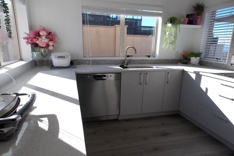 Photo of property in 107 Ashton Fitchett Drive, Brooklyn, Wellington, 6021