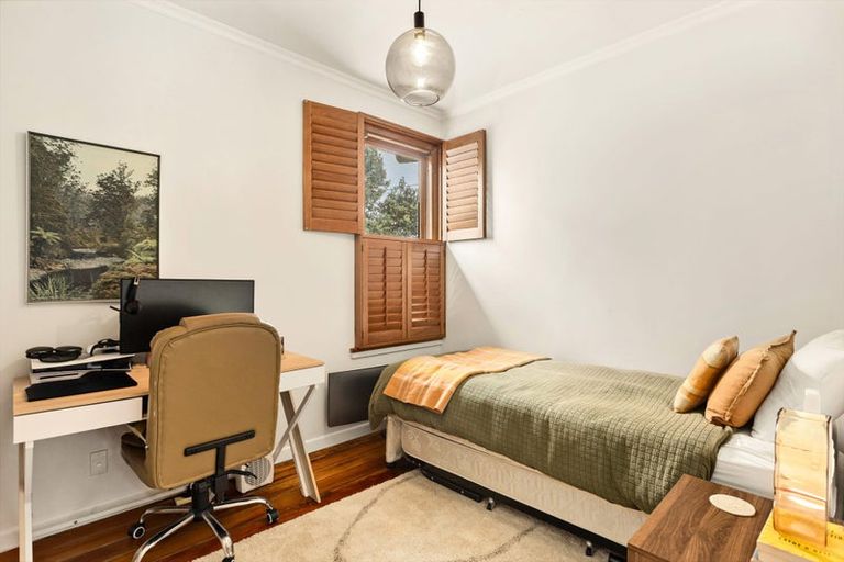 Photo of property in 180 Sutherland Road, Lyall Bay, Wellington, 6022