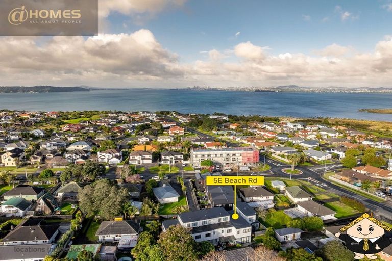 Photo of property in 5e Beach Road, Te Atatu Peninsula, 0610