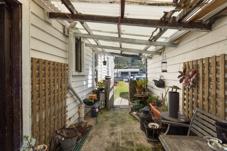 Photo of property in 10 Market Street, Picton, 7220