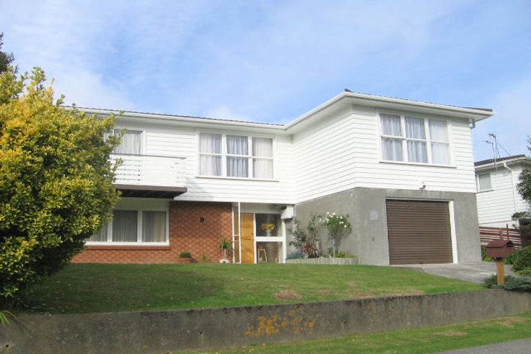 Photo of property in 4 Fitzwilliam Terrace, Tawa, Wellington, 5028
