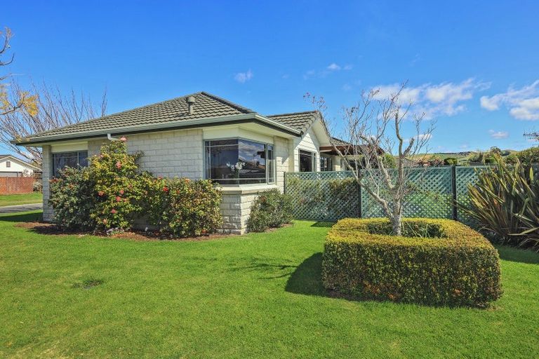 Photo of property in 2 Addington Place, Taradale, Napier, 4112