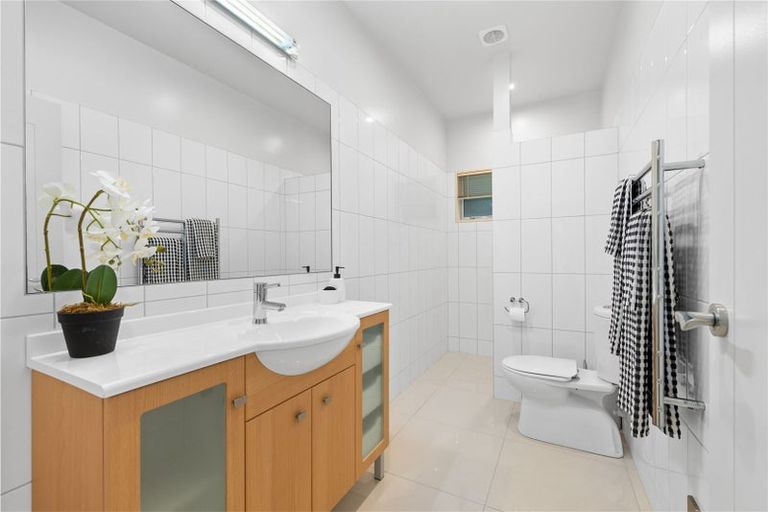 Photo of property in 4 Law Lane, Mount Pleasant, Christchurch, 8081