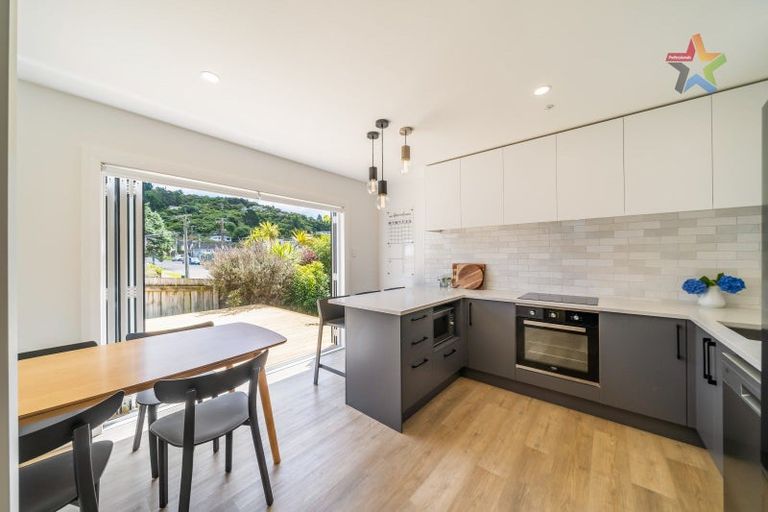 Photo of property in 14 Young Grove, Stokes Valley, Lower Hutt, 5019