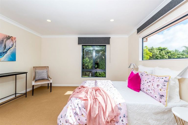 Photo of property in 25 Hogarth Rise, West Harbour, Auckland, 0618