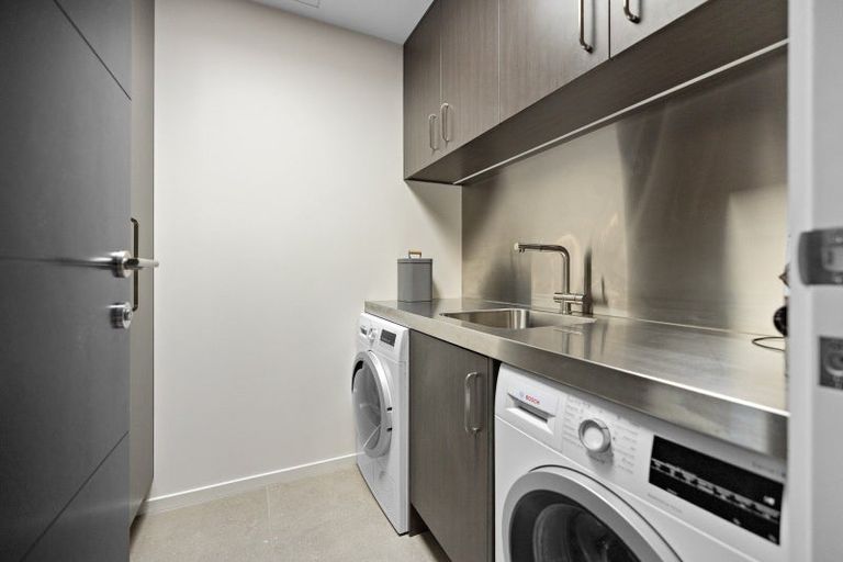 Photo of property in 17 Falconer Rise, Jacks Point, Queenstown, 9371