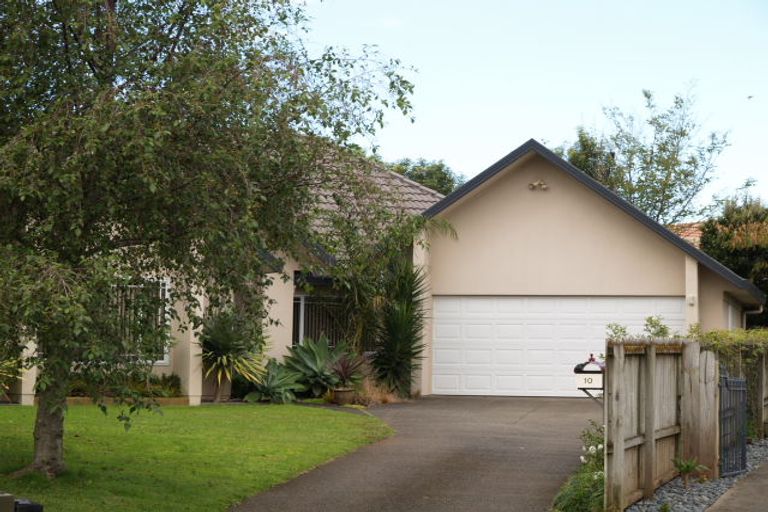 Photo of property in 10 Bard Place, Golflands, Auckland, 2013