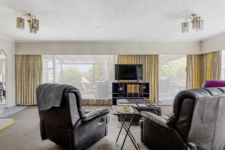 Photo of property in 2 Tamatea Road, Taupo, 3330