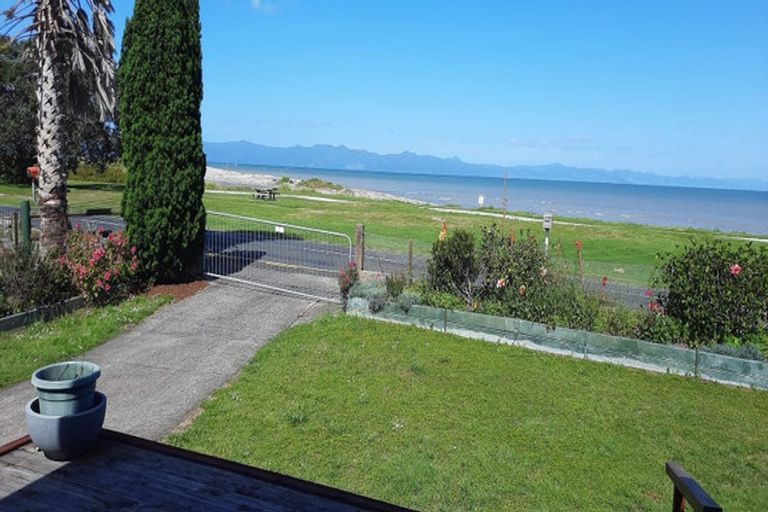 Photo of property in 915 East Coast Road, Kaiaua, Pokeno, 2473