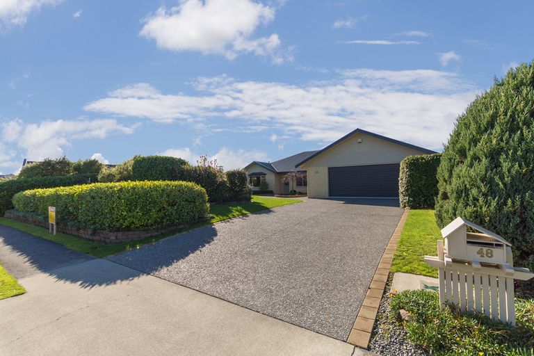 Photo of property in 48 Cashmere Drive, Fitzherbert, Palmerston North, 4410