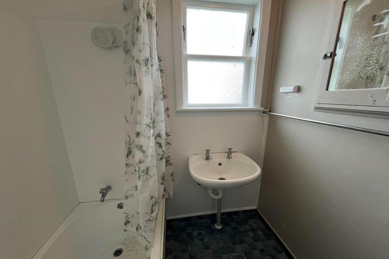 Photo of property in 18 Goldsmith Crescent, Levin, 5510