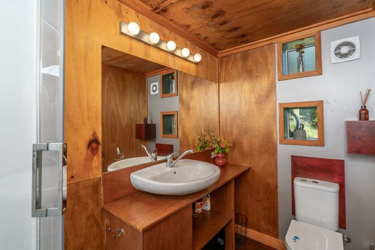 Photo of property in 6 Main Road, Raglan, 3225