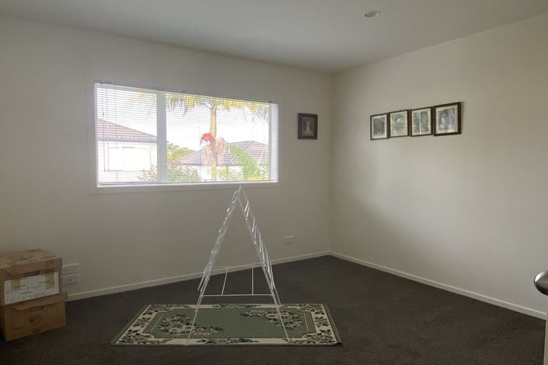 Photo of property in 4/14 Fields Parade, Oteha, Auckland, 0632