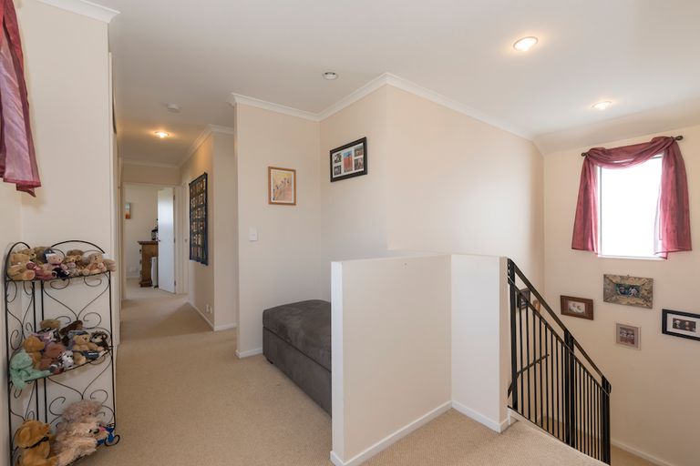 Photo of property in 27 Fergy Crescent, Wattle Downs, Auckland, 2103