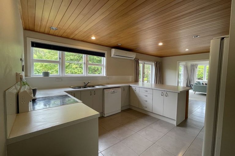 Photo of property in 15 Rossiter Street, Tawa, Wellington, 5028