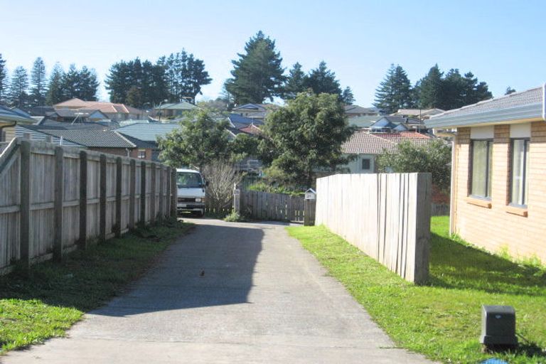 Photo of property in 26 Castlefinn Drive, Weymouth, Auckland, 2103