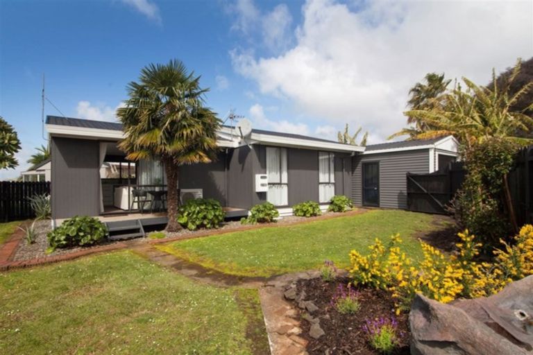 Photo of property in 1/444 Swanson Road, Ranui, Auckland, 0612