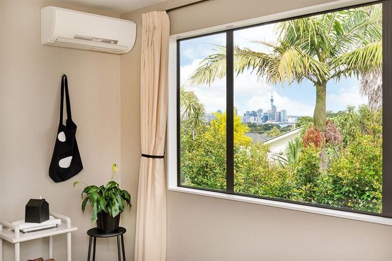 Photo of property in 40a Ngataringa Road, Devonport, Auckland, 0624