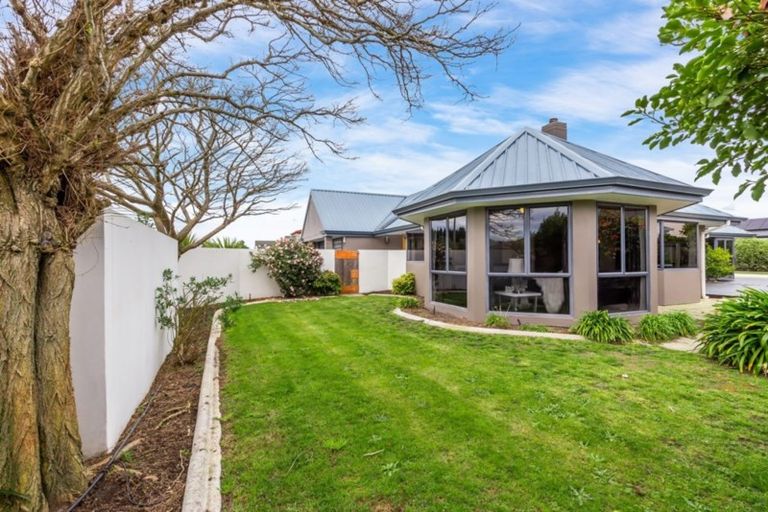 Photo of property in 4 Forest Drive, Parklands, Christchurch, 8083