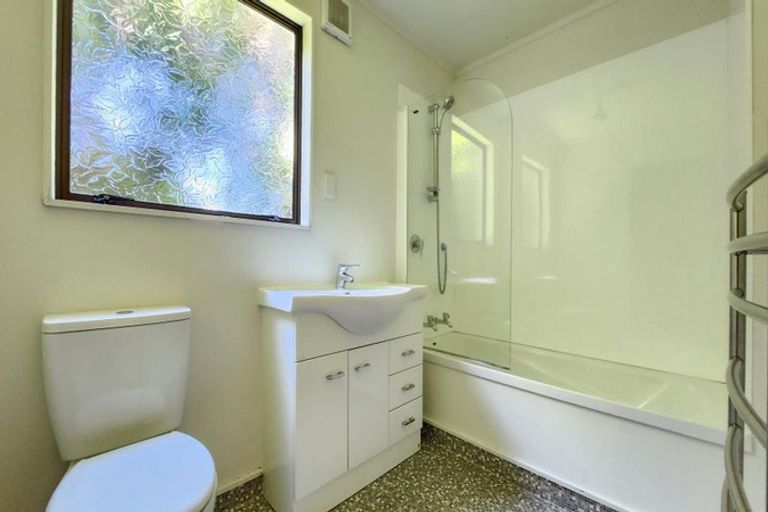 Photo of property in 43b Thatcher Crescent, Crofton Downs, Wellington, 6035