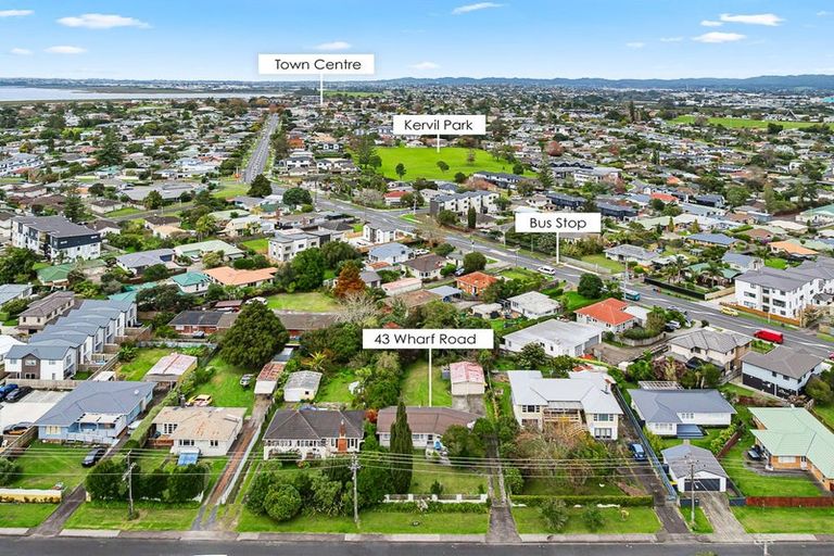 Photo of property in 43 Wharf Road, Te Atatu Peninsula, Auckland, 0610