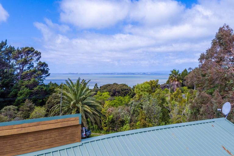 Photo of property in 41 Cornwallis Road, Cornwallis, Auckland, 0604