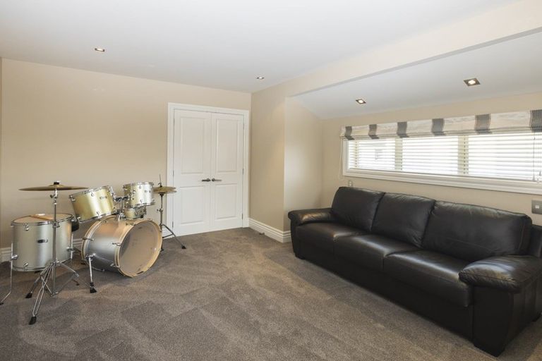 Photo of property in 103 Aikmans Road, Merivale, Christchurch, 8014