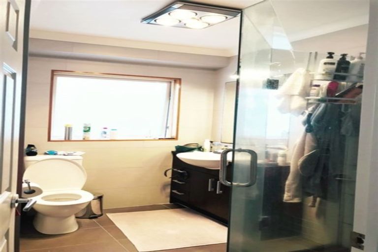 Photo of property in 15 Domain Lane, Mangere Bridge, Auckland, 2022