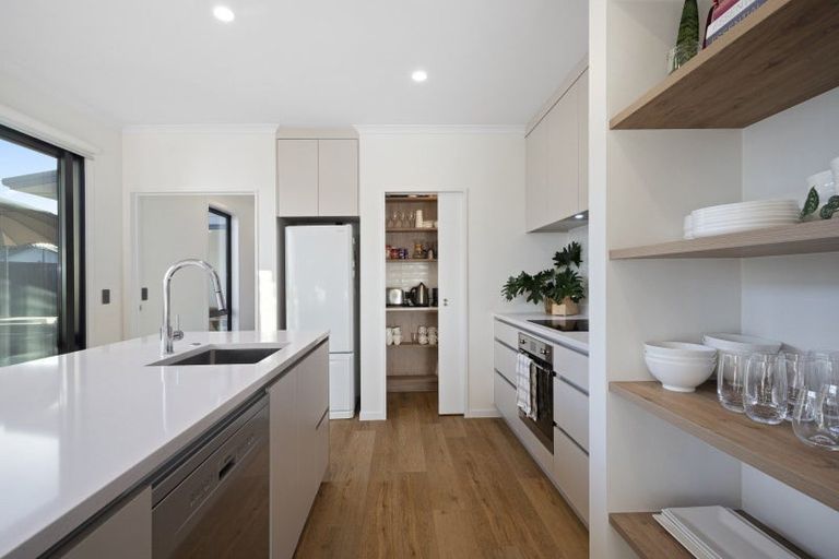 Photo of property in 10 Kenehi Road, Karaka, 2124