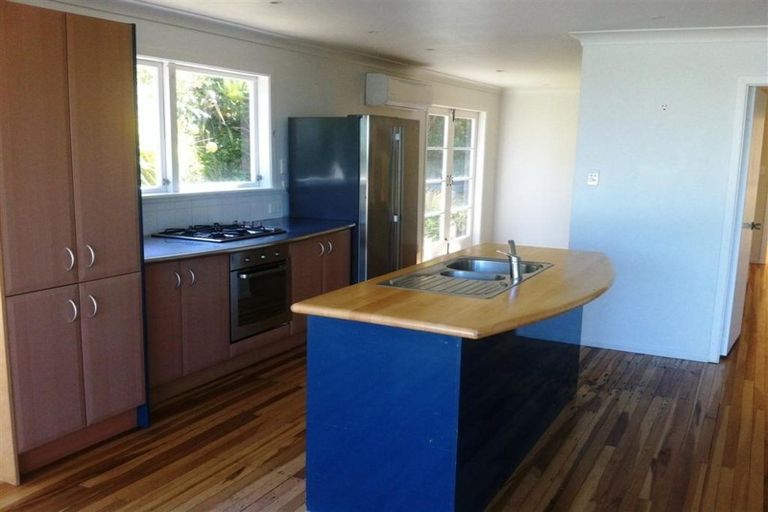 Photo of property in 93 Breaker Bay Road, Breaker Bay, Wellington, 6022