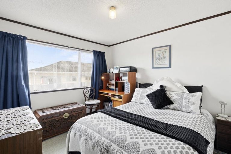 Photo of property in 2/24 Bayview Road, Bayview, Auckland, 0629